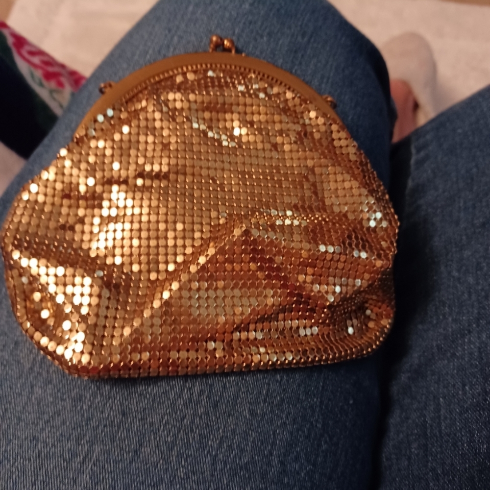 Vintage Clutch Purse 👛🌷